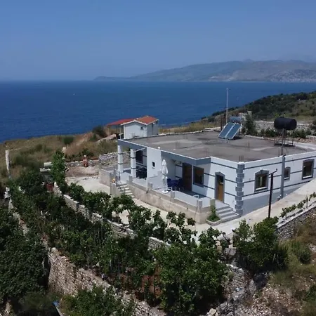 Dori Villa *